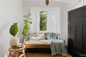 The Waratah House close to town center, Katoomba